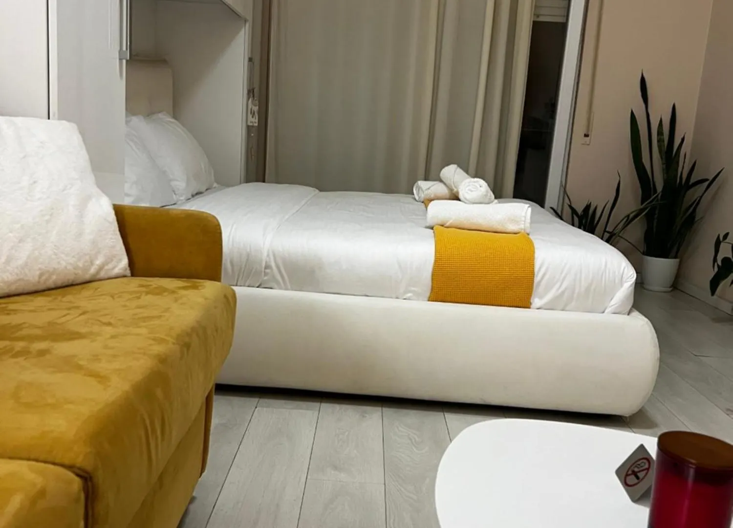 Sindi'S Daily Apartment Дуррес