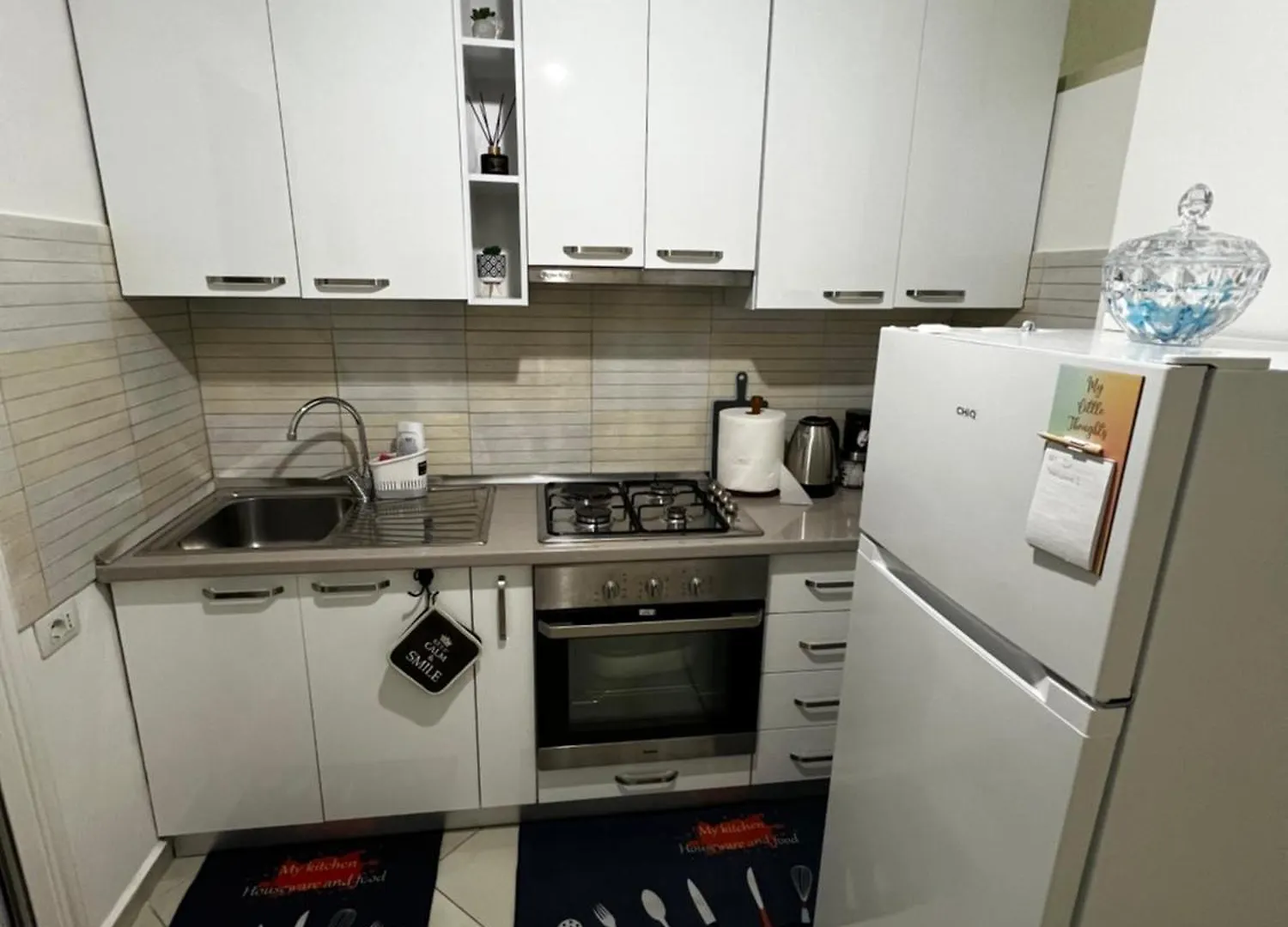 Sindi'S Daily Apartment Дуррес