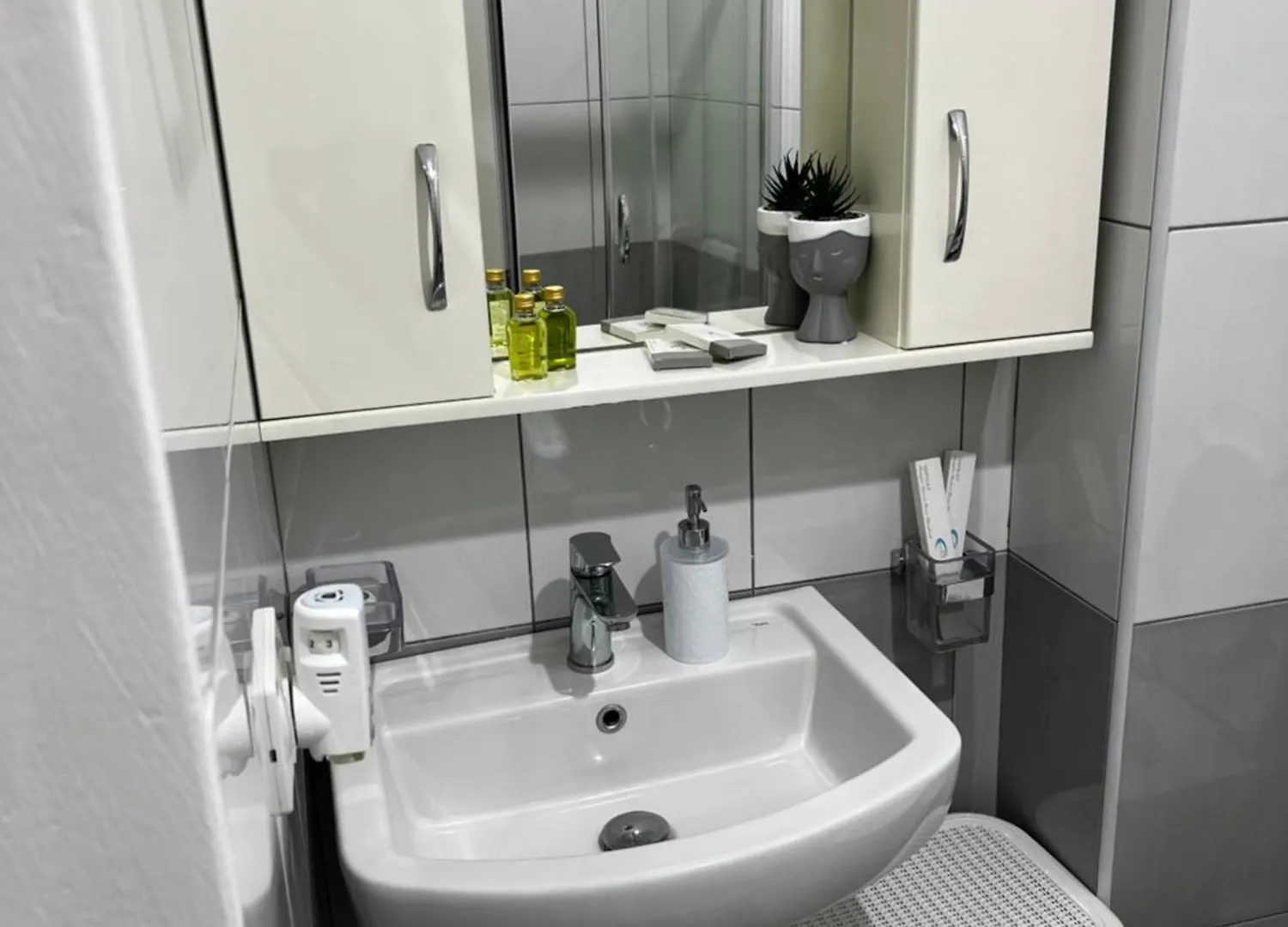 Sindi'S Daily Apartment Дуррес