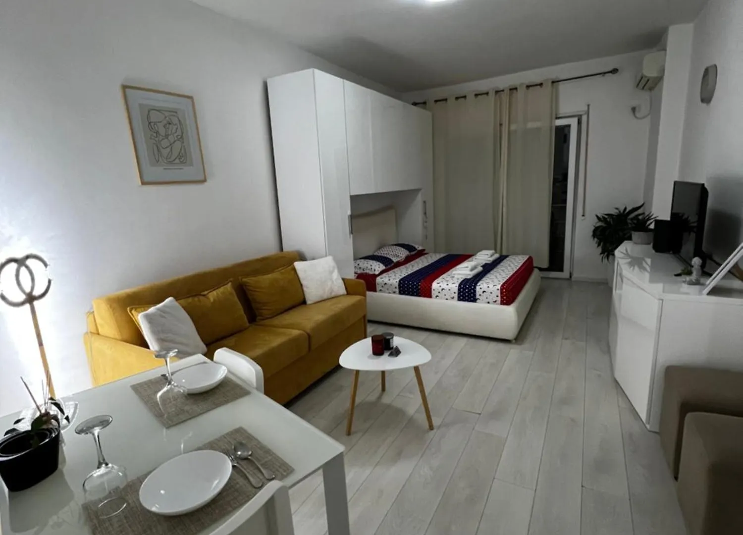 Sindi'S Daily Apartment Дуррес