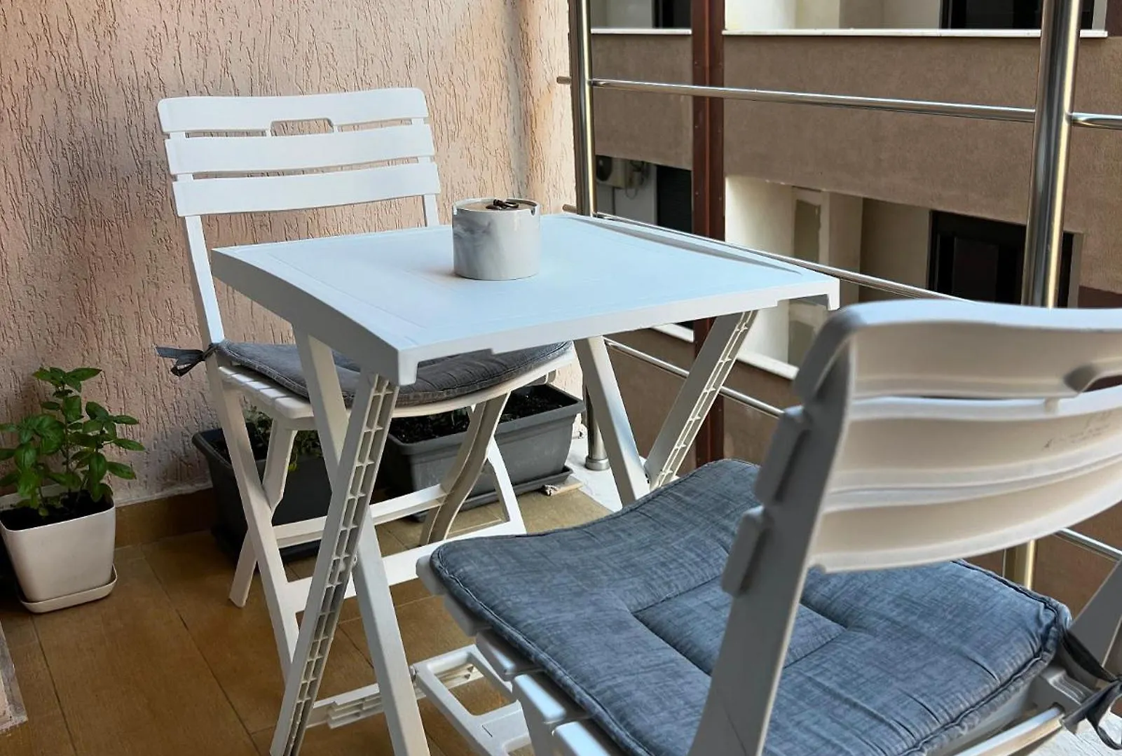 Sindi'S Daily Apartment Дуррес