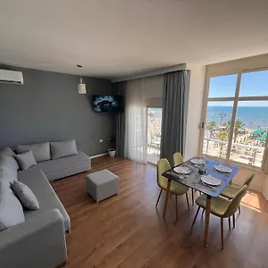 Wave Beachfront Lägenhetshotell